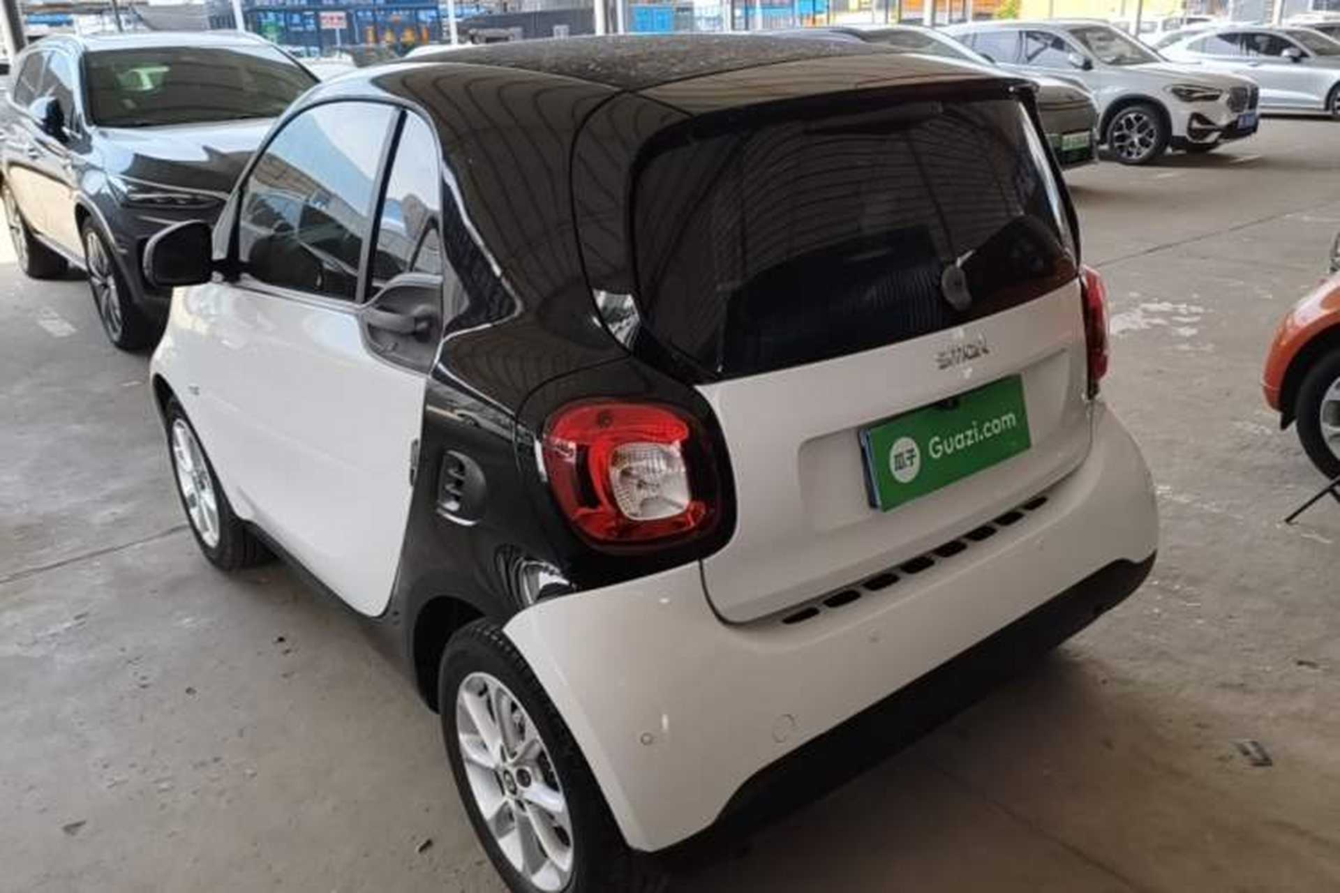 Used smart fortwo 2015 1.0L 52 kW hardtop Dynamic version Rear Left 45 Deg