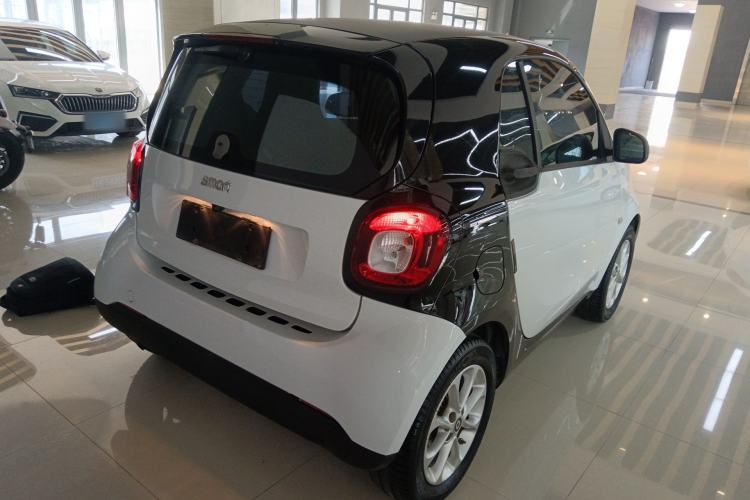 Used smart fortwo 2015 1.0L 52 kW hardtop Dynamic version Rear Right 45 Deg