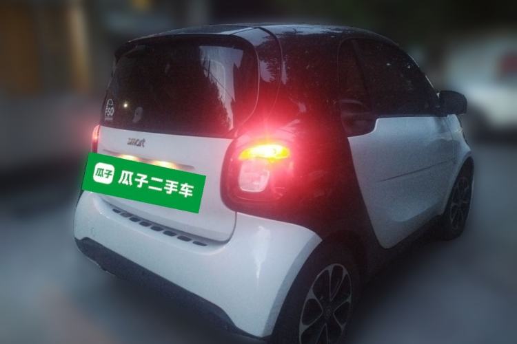 Used smart fortwo 2015 1.0L 52 kW Hardtop Passion Edition Rear Right 45 Deg