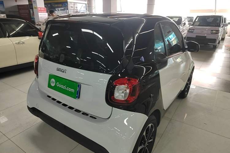 Used smart fortwo 2015 1.0L 52 kW Hardtop Passion Edition Rear Right 45 Deg