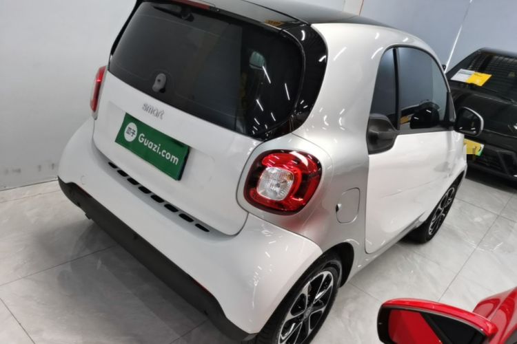 Used smart fortwo 2015 1.0L 52 kW Hardtop Passion Edition Rear Right 45 Deg