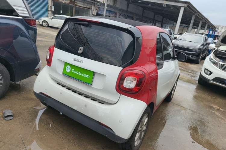 Used smart fortwo 2015 1.0L 52 kW hardtop Dynamic version Rear Right 45 Deg