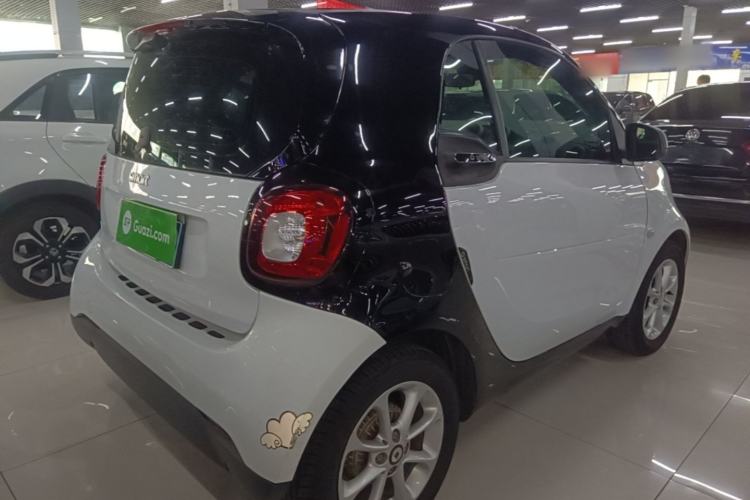 Used smart fortwo 2015 1.0L 52 kW hardtop Dynamic version Rear Right 45 Deg