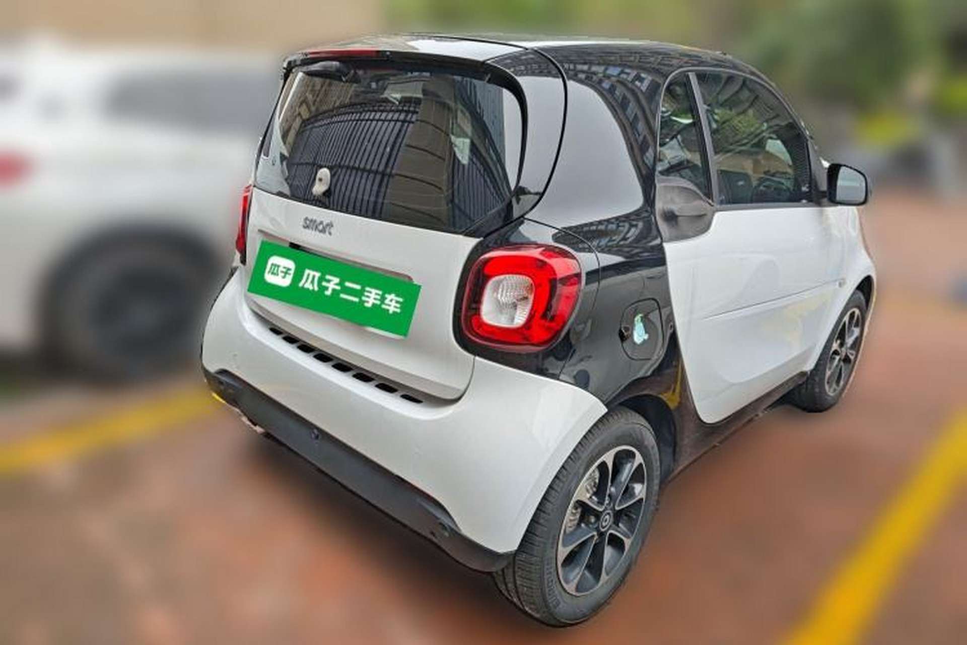Used smart fortwo 2015 1.0L 52 kW Hardtop Passion Edition Rear Right 45 Deg