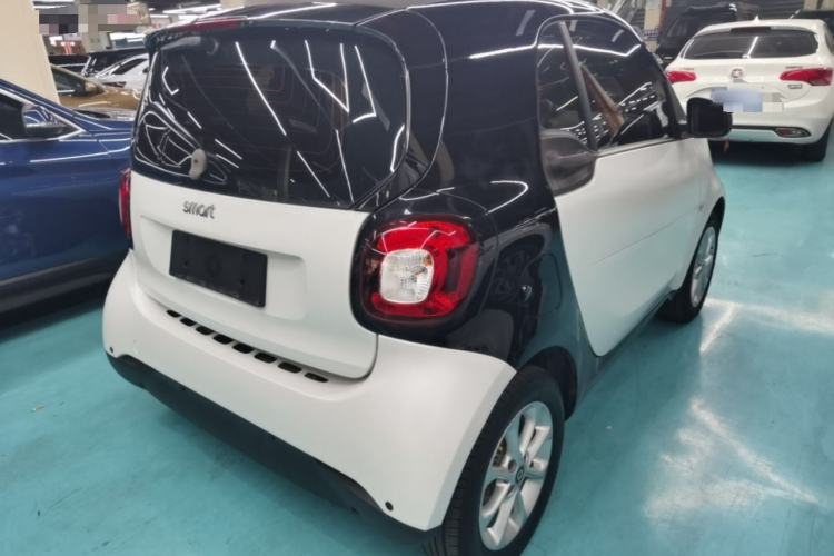 Used smart fortwo 2015 1.0L 52 kW hardtop Dynamic version Rear Right 45 Deg