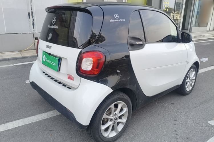 Used smart fortwo 2015 1.0L 52 kW hardtop Dynamic version Rear Right 45 Deg