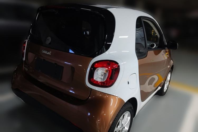 Used smart fortwo 2015 1.0L 52 kW hardtop Dynamic version Rear Right 45 Deg