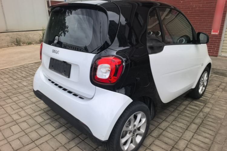 Used smart fortwo 2015 1.0L 52 kW hardtop Dynamic version Rear Right 45 Deg