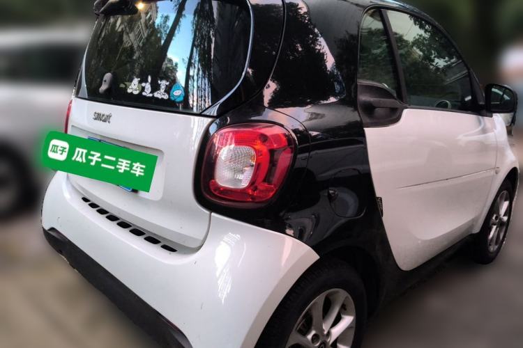 Used smart fortwo 2015 1.0L 52 kW hardtop Dynamic version Rear Right 45 Deg
