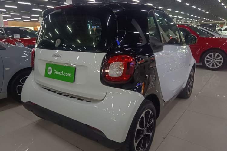 Used smart fortwo 2015 1.0L 52 kW Hardtop Passion Edition Rear Right 45 Deg