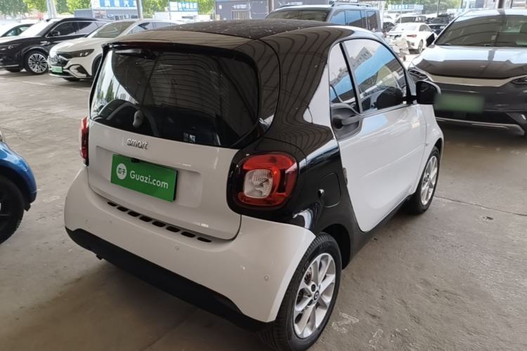 Used smart fortwo 2015 1.0L 52 kW hardtop Dynamic version Rear Right 45 Deg