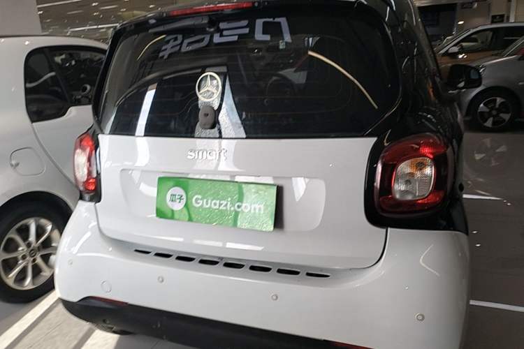 Used smart fortwo 2015 1.0L 52 kW hardtop Dynamic version Rear