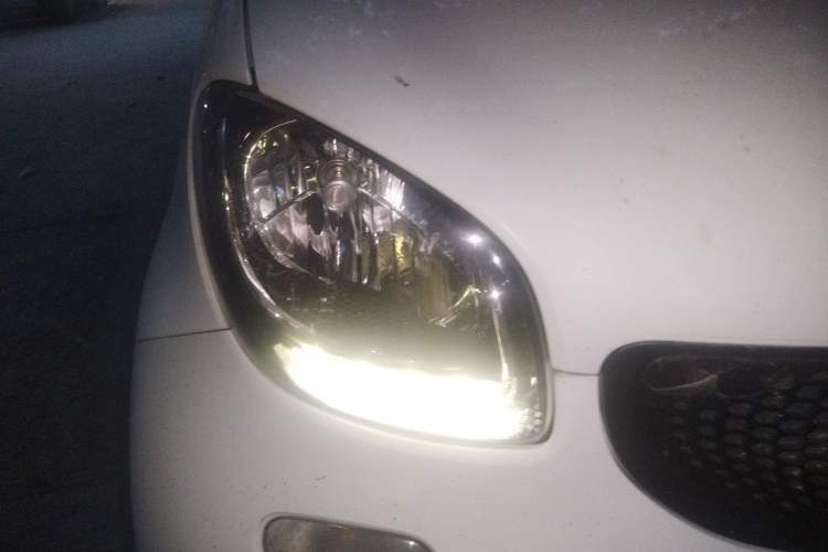 Used smart fortwo 2015 1.0L 52 kW Hardtop Passion Edition Right Front Headlight