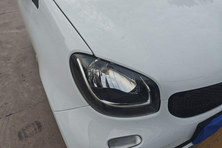 Used smart fortwo 2015 1.0L 52 kW hardtop Dynamic version Right Front Headlight