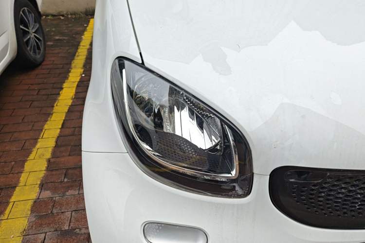Used smart fortwo 2015 1.0L 52 kW Hardtop Passion Edition Right Front Headlight