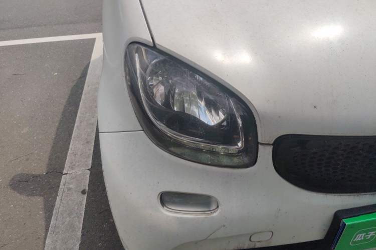 Used smart fortwo 2015 1.0L 52 kW Hardtop Passion Edition Right Front Headlight
