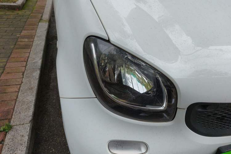 Used smart fortwo 2015 1.0L 52 kW hardtop Dynamic version Right Front Headlight