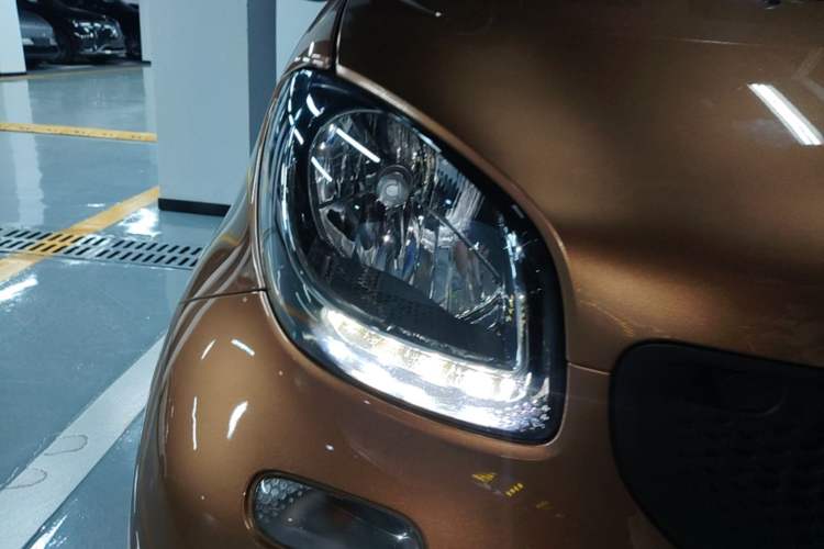 Used smart fortwo 2015 1.0L 52 kW hardtop Dynamic version Right Front Headlight