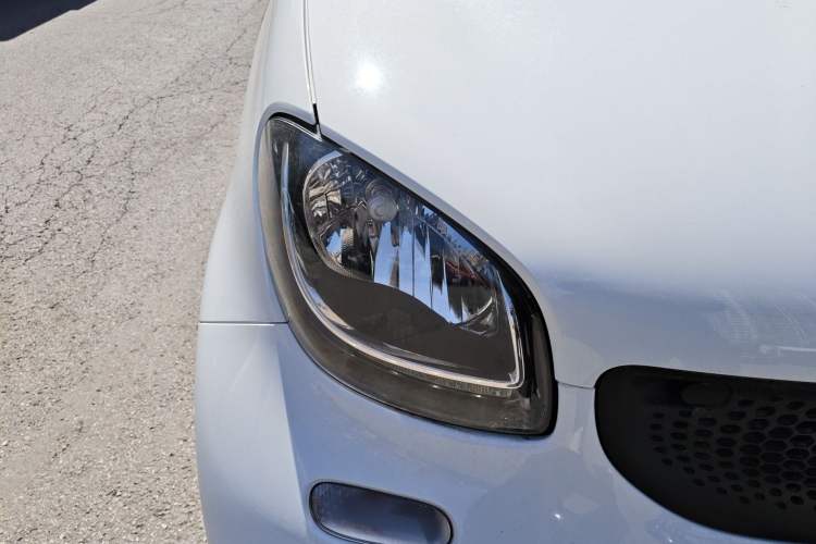 Used smart fortwo 2015 1.0L 52 kW hardtop Dynamic version Right Front Headlight
