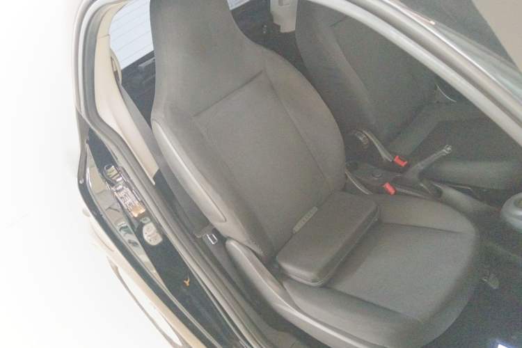 Used smart fortwo 2015 1.0L 52 kW hardtop Dynamic version Right Front Seat