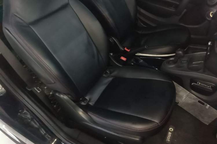 Used smart fortwo 2015 1.0L 52 kW hardtop Dynamic version Right Front Seat