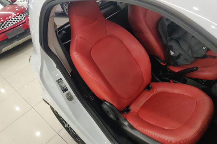 Used smart fortwo 2015 1.0L 52 kW Hardtop Passion Edition Right Front Seat