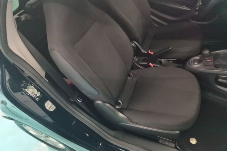 Used smart fortwo 2015 1.0L 52 kW hardtop Dynamic version Right Front Seat