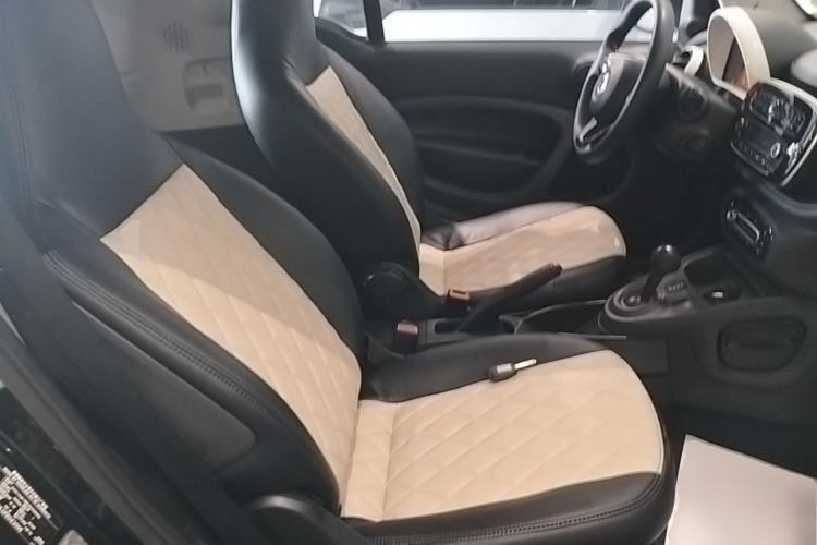 Used smart fortwo 2015 1.0L 52 kW hardtop Dynamic version Right Front Seat
