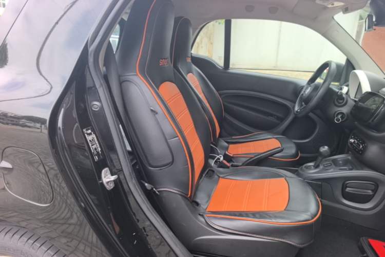 Used smart fortwo 2015 1.0L 52 kW hardtop Dynamic version Right Front Seat