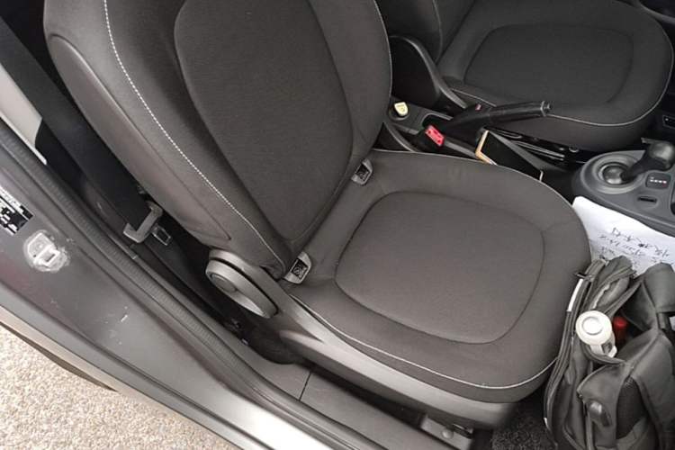 Used smart fortwo 2015 1.0L 52 kW Hardtop Passion Edition Right Front Seat