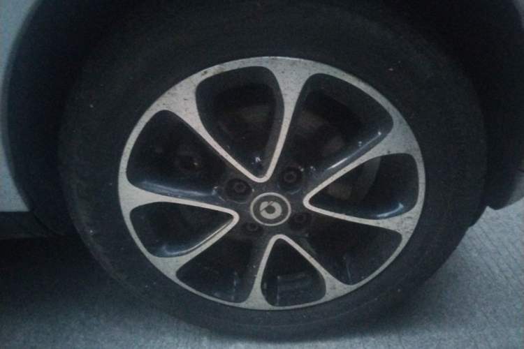 Used smart fortwo 2015 1.0L 52 kW Hardtop Passion Edition Right Front Wheel Hub