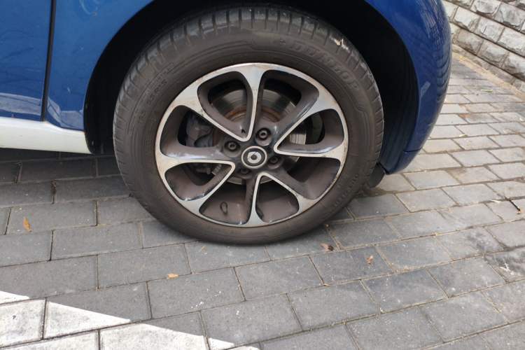 Used smart fortwo 2015 1.0L 52 kW Hardtop Passion Edition Right Front Wheel Hub