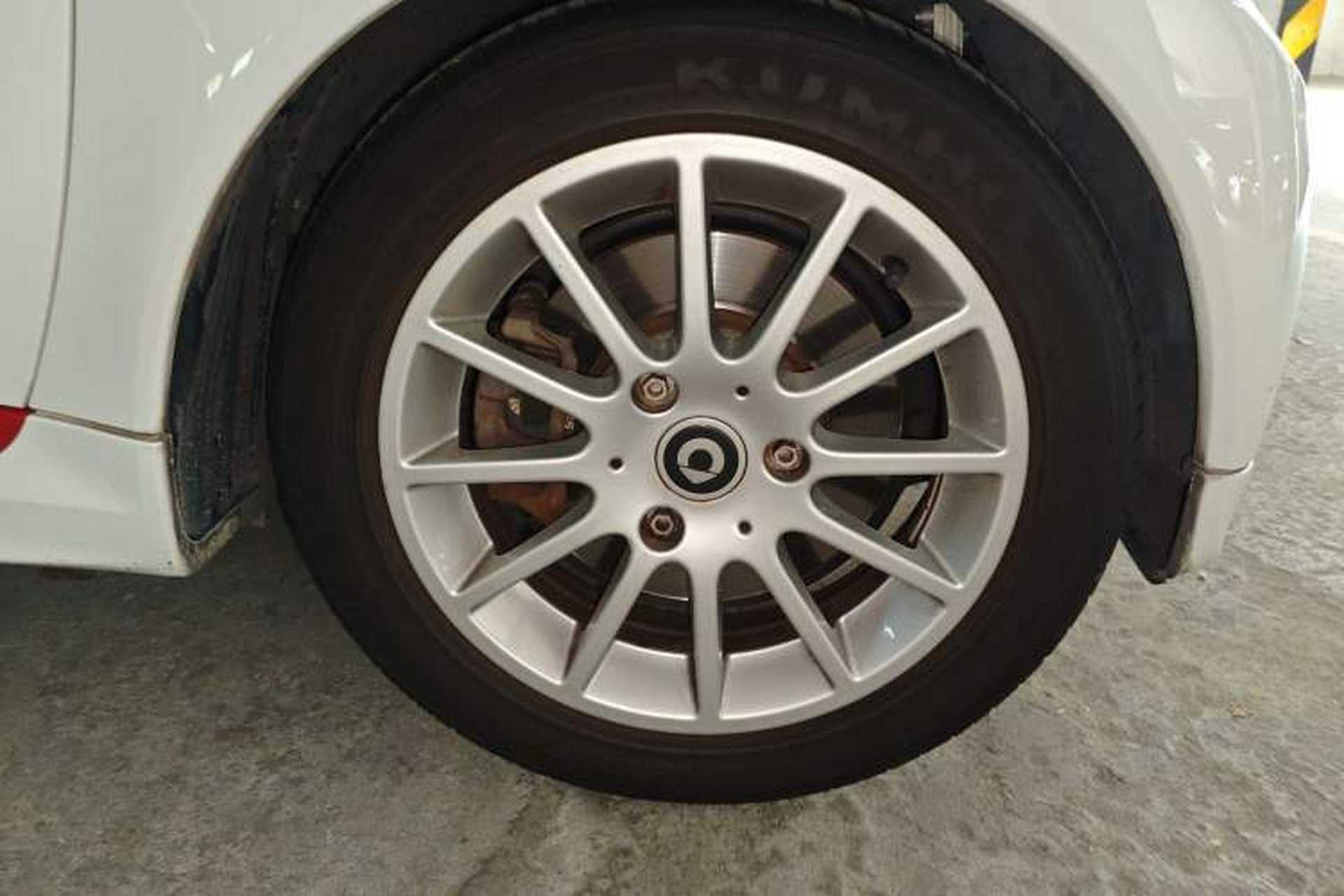 Used smart fortwo 2015 1.0 MHD Comfort Travel Edition Right Front Wheel Hub