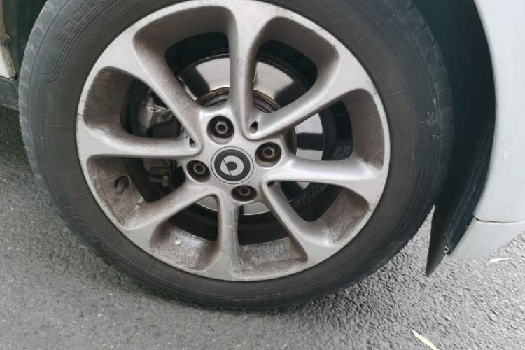 Used smart fortwo 2015 1.0L 52 kW hardtop Dynamic version Right Front Wheel Hub