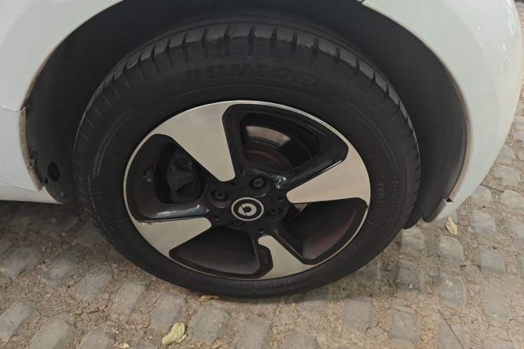 Used smart fortwo 2015 1.0L 52 kW Hardtop Passion Edition Right Front Wheel Hub