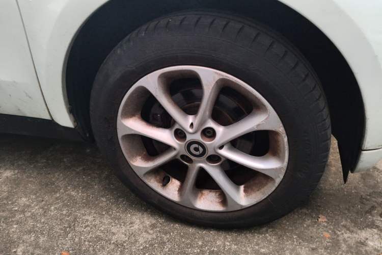 Used smart fortwo 2015 1.0L 52 kW hardtop Dynamic version Right Front Wheel Hub
