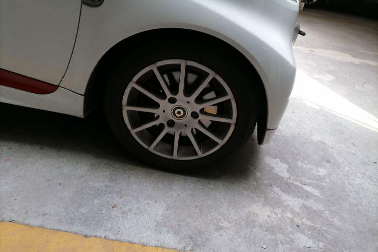 Used smart fortwo 2015 1.0 MHD Comfort Travel Edition Right Front Wheel Hub