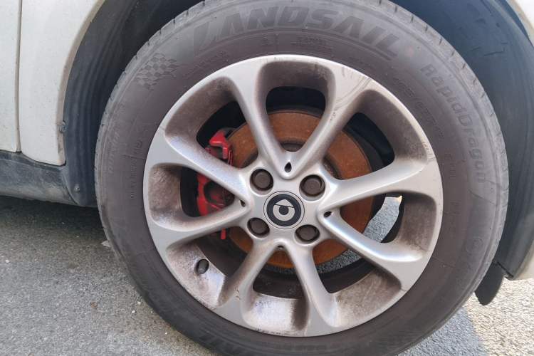 Used smart fortwo 2015 1.0L 52 kW hardtop Dynamic version Right Front Wheel Hub