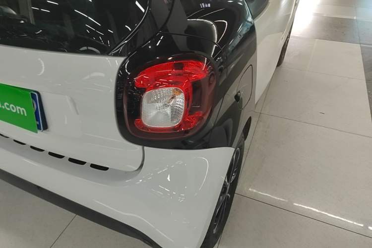 Used smart fortwo 2015 1.0L 52 kW Hardtop Passion Edition Right Rear Taillight