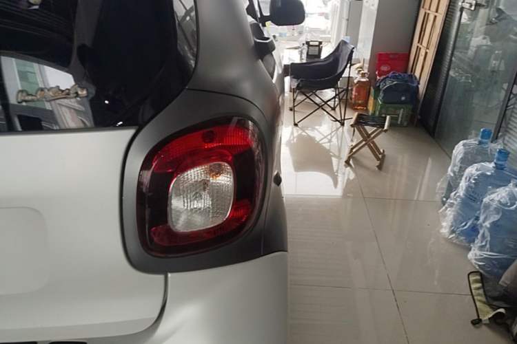 Used smart fortwo 2015 1.0L 52 kW hardtop Dynamic version Right Rear Taillight