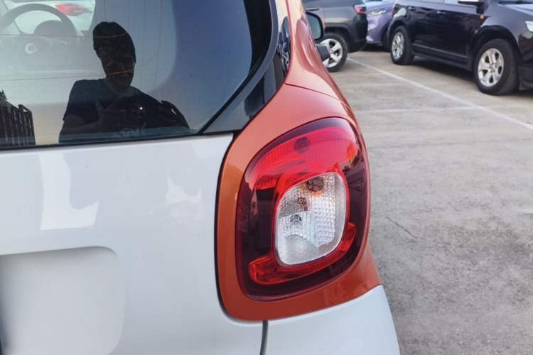 Used smart fortwo 2015 1.0L 52 kW Hardtop Passion Edition Right Rear Taillight