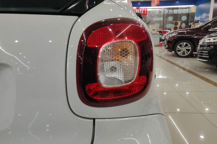 Used smart fortwo 2015 1.0L 52 kW Hardtop Passion Edition Right Rear Taillight