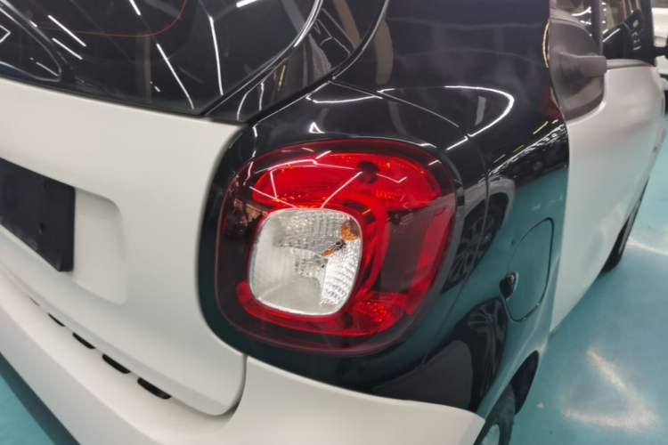 Used smart fortwo 2015 1.0L 52 kW hardtop Dynamic version Right Rear Taillight