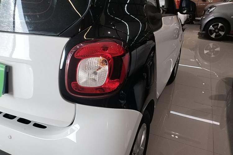 Used smart fortwo 2015 1.0L 52 kW hardtop Dynamic version Right Rear Taillight