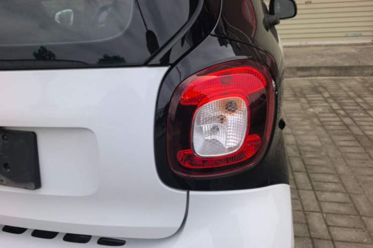 Used smart fortwo 2015 1.0L 52 kW hardtop Dynamic version Right Rear Taillight