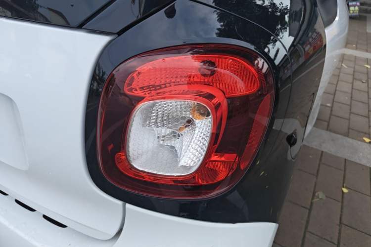 Used smart fortwo 2015 1.0L 52 kW hardtop Dynamic version Right Rear Taillight