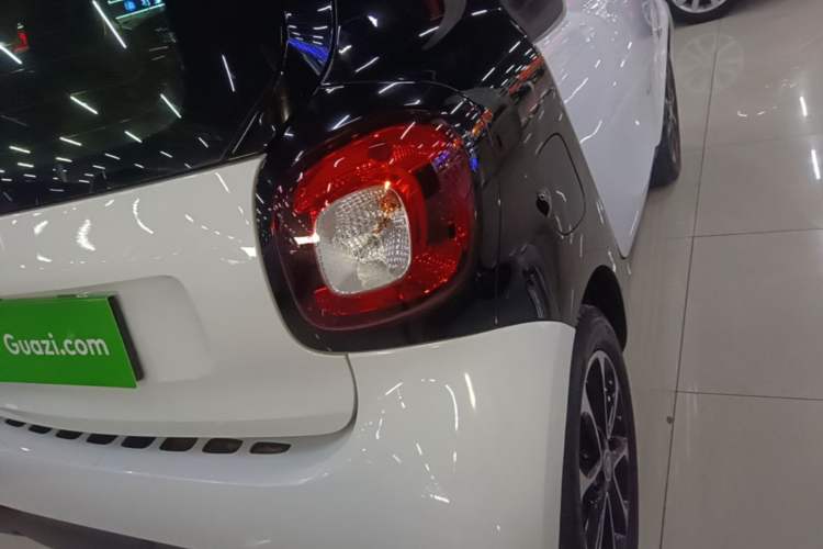 Used smart fortwo 2015 1.0L 52 kW Hardtop Passion Edition Right Rear Taillight