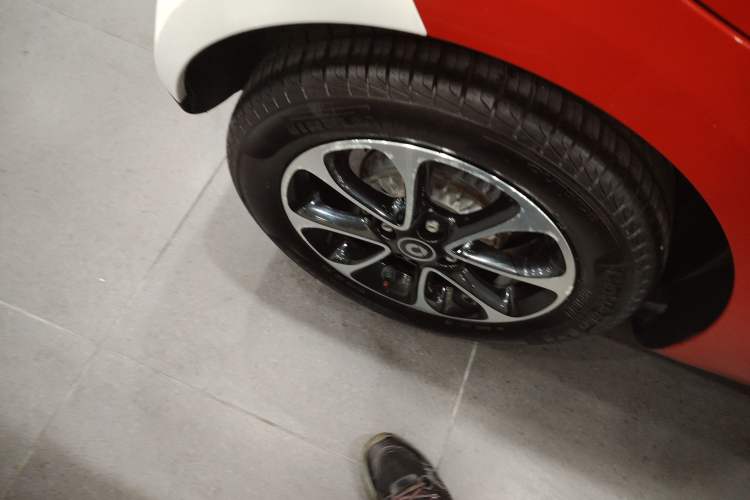 Used smart fortwo 2015 1.0L 52 kW Hardtop Passion Edition Right Rear Wheel Hub