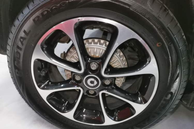 Used smart fortwo 2015 1.0L 52 kW Hardtop Passion Edition Right Rear Wheel Hub