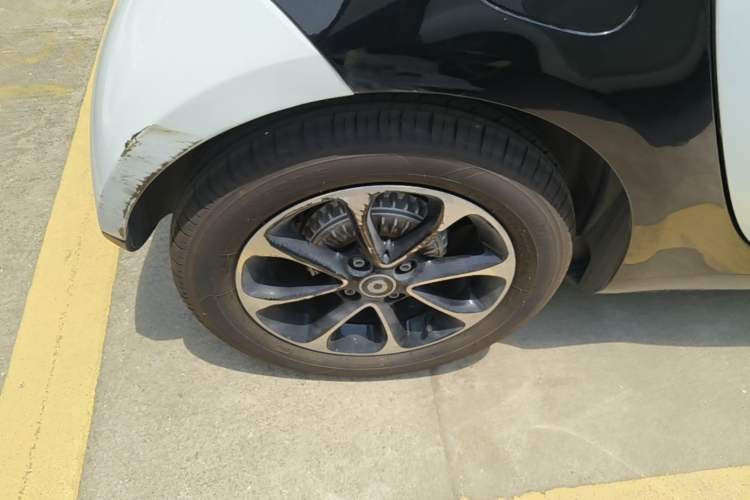 Used smart fortwo 2015 1.0L 52 kW Hardtop Passion Edition Right Rear Wheel Hub